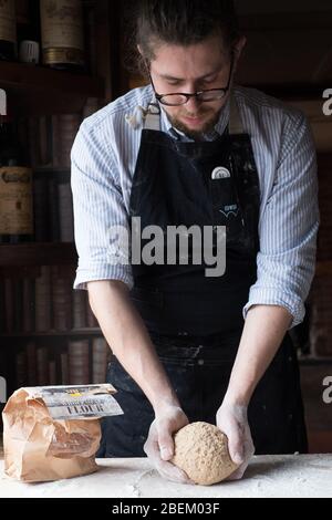 Sauerteig-Brot im Red Lion im Stodmarsh Gastropub, East Kent Stockfoto