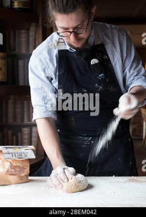 Sauerteig-Brot im Red Lion im Stodmarsh Gastropub, East Kent Stockfoto