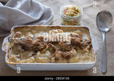 Blumenkohl mit Trüffelöl, hergestellt von Wasted Kitchen, einem Lebensmittelgeschäft mit Sitz in Kent, das Reste von Lebensmitteln in Fertiggerichte verwandelt Stockfoto