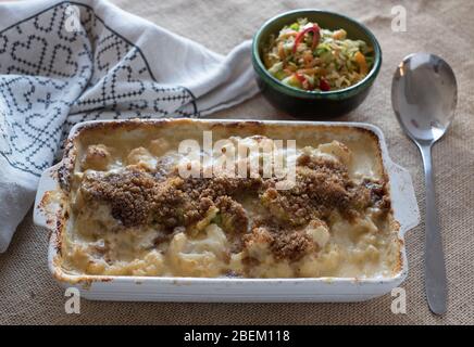 Blumenkohl-Käse, hergestellt von Wasted Kitchen, einem Lebensmittelgeschäft mit Sitz in Kent, das Reste von Lebensmitteln in Fertiggerichte verwandelt Stockfoto