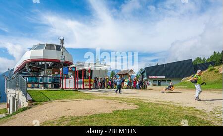 Seilbahn von Pejo 3000: Die moderne Seilbahn, die eine Höhe von 3000 Metern erreicht, Pejo, Trentino-Südtirol, Italien - 10. august 2019. Stockfoto