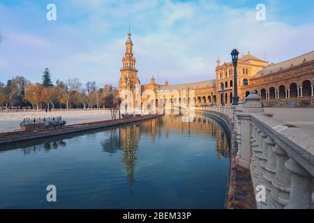 Canal Promenade Rund Um Berühmte Sehenswürdigkeit - Die Plaza De Espana In Sevilla, Andalusien, Spanien Stockfoto