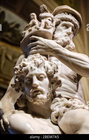 Skulpturen, Details von Aeneas, Anchises und Ascanius auf der Flucht nach Troja, Marmorskulptur von Gian Lorenzo Bernini, Galleria Borghese Museum, Rom, Italien. Stockfoto