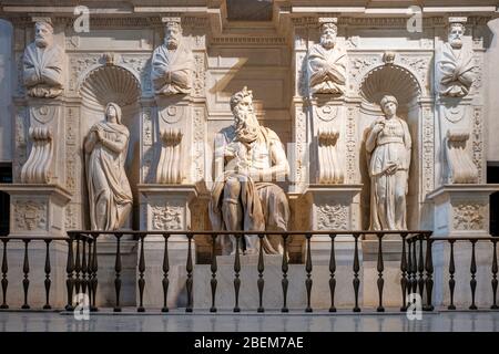 Grab von Papst Julius II, Moses-Statue von Michelangelo Buonarroti, San Pietro in Vincoli Kirche, Rom, Italien. Stockfoto