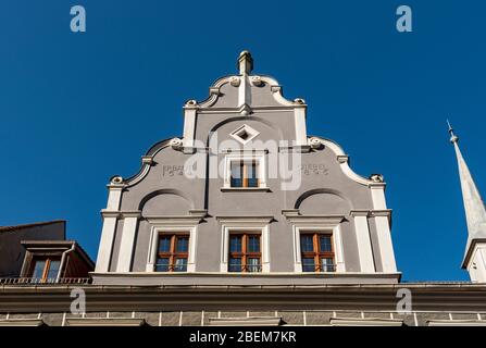 Kunstvoller Giebel aus Renaissancehaus in der Peterstraße 7, Görlitz, Sachsen, Deutschland Stockfoto