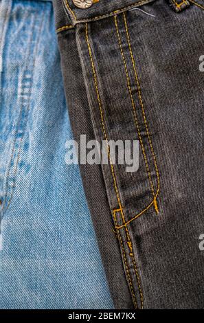 Detail aus zwei Denim Jeans Stockfoto