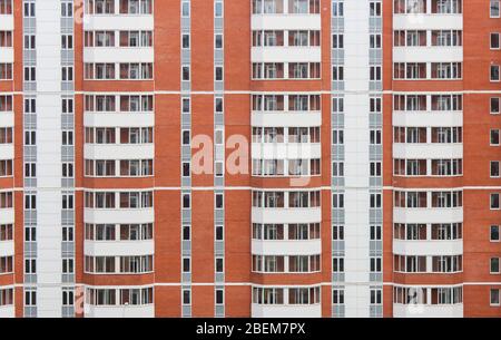 Fassade des Hochhauses der Wohnung als Hintergrund Stockfoto