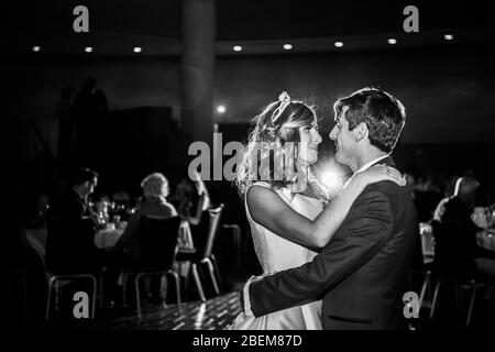 Erster Tanz Braut & Bräutigam Stockfoto