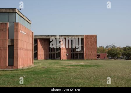 Chandigarh / Indien / 04. April 2017: Backsteingebäude, das das Museum der Schönen Künste in Chandigarh darstellt Stockfoto