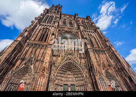 Blick auf die Westfassade des Straßburger Doms vom Place de la Cathédrale, Straßburg, façade, Frankreich Stockfoto