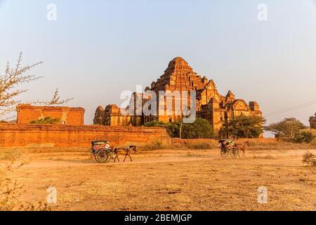 Tourist mit Karrenfahrt, Bagan Stockfoto