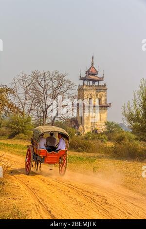 Tourist mit Karrenfahrt, Bagan Stockfoto