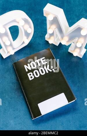 Hochzeitsnotizbuch. Vorbereitungen für den Hochzeitstag. Stockfoto