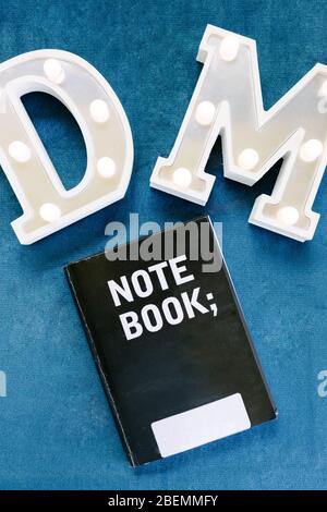 Hochzeitsnotizbuch. Vorbereitungen für den Hochzeitstag. Stockfoto