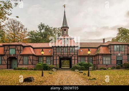 Das Torhaus Wellingsbüttel in Hamburg im Herbst Stockfoto