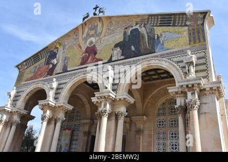 Die Kirche aller Völker, auch bekannt als die Kirche oder Basilika der Agonie, ist eine römisch-katholische Kirche auf dem Ölberg in Jerusalem Stockfoto