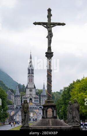 Basilika unserer Lieben Frau vom Rosenkranz in Lourdes, Frankreich, Europa Stockfoto