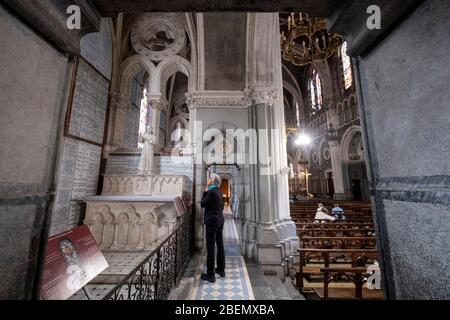 Kapelle des Heiligen Franziskus von Assisi in der Basilika unserer Lieben Frau vom Rosenkranz aka obere Kirche in Lourdes, Frankreich, Europa Stockfoto