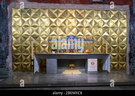 Relikt von Papst johannes Paul II. In der unterirdischen Basilika von St. Pius X. in Lourdes, Frankreich, Europa Stockfoto