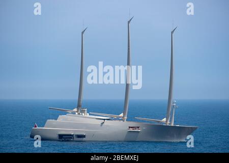 Die weltweit größte Superyacht Sailing Yacht A, entworfen von Doelker + Voges und Philippe Starck für den russischen Oligarchen-Milliardär Andrey Melnichenko Stockfoto