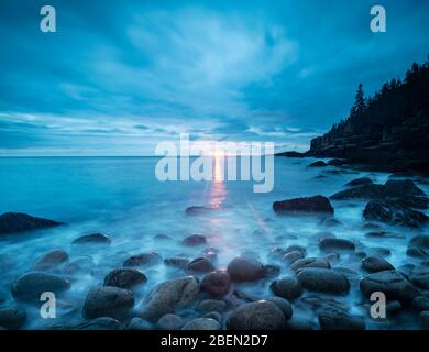 Boulder Beach Sonnenaufgang im Rugged Maine Acadia National Park Stockfoto