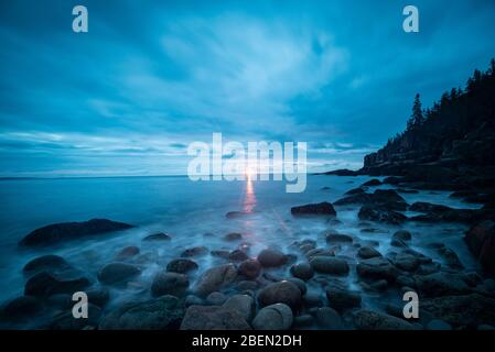 Boulder Beach Sonnenaufgang im Rugged Maine Acadia National Park Stockfoto
