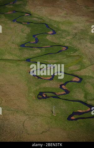 Luftaufnahme eines mäandernden Flusses in Südisland Stockfoto