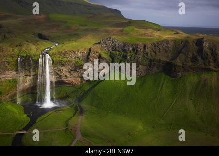 Luftaufnahme des Wasserfalls Seljalandsfoss in Südisland Stockfoto