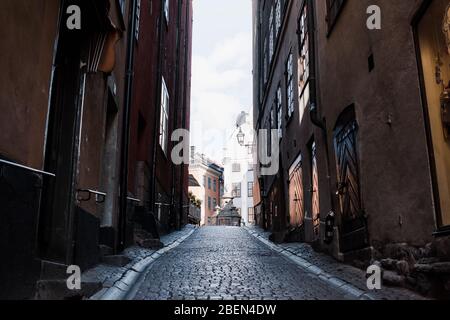 Leere gepflasterte Straßen von Gamla Stan, Stockholm, Schweden Stockfoto