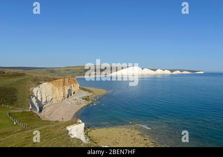 Die berühmten Seven Sisters Cliffs in Sussex vom Seaford Head Nature Reserve aus gesehen, East Sussex, Großbritannien Stockfoto