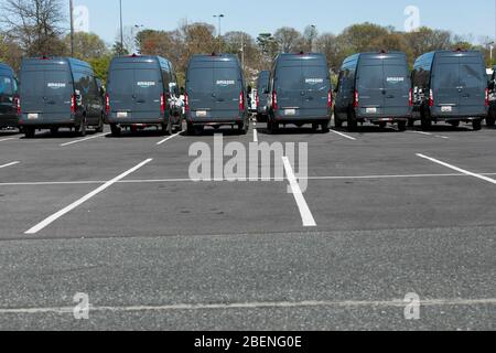 Amazon Prime Lieferwagen in Glen Burnie, Maryland am 6. April 2020 geparkt. Stockfoto