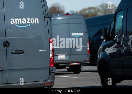 Amazon Prime Lieferwagen in Glen Burnie, Maryland am 6. April 2020 geparkt. Stockfoto