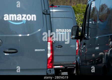 Amazon Prime Lieferwagen in Glen Burnie, Maryland am 6. April 2020 geparkt. Stockfoto