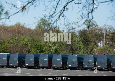 Amazon Prime Lieferwagen in Glen Burnie, Maryland am 6. April 2020 geparkt. Stockfoto