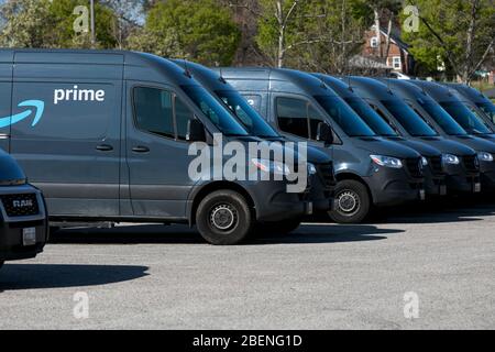 Amazon Prime Lieferwagen in Glen Burnie, Maryland am 6. April 2020 geparkt. Stockfoto