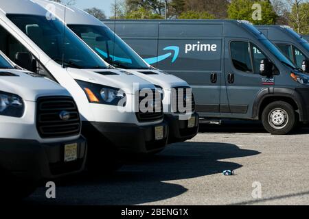 Amazon Prime Lieferwagen in Glen Burnie, Maryland am 6. April 2020 geparkt. Stockfoto