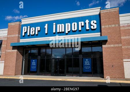 Ein Schild „Orry We've Closed“ vor einem ehemaligen Pier 1 Imports-Einzelhandelsgeschäft in Springfield, Virginia, am 2. April 2020. Stockfoto