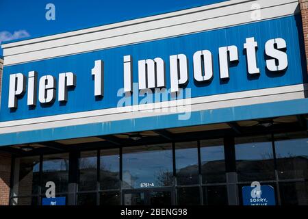 Ein Schild „Orry We've Closed“ vor einem ehemaligen Pier 1 Imports-Einzelhandelsgeschäft in Springfield, Virginia, am 2. April 2020. Stockfoto