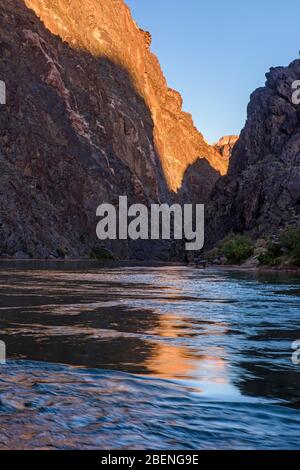 Sunset light reflecting in the Colorado River near False Trinity Camp (Mile 91.5), Grand Canyon National Park, Arizona, USA Stockfoto