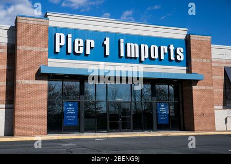 Ein Schild „Orry We've Closed“ vor einem ehemaligen Pier 1 Imports-Einzelhandelsgeschäft in Springfield, Virginia, am 2. April 2020. Stockfoto