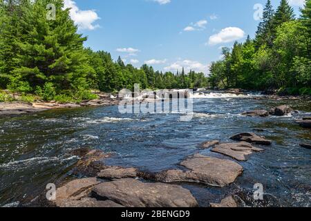 Three Brothers Wasserfälle Naturschutzgebiet Haliburton County Kinmount Ontario Kanada Im Sommer Stockfoto