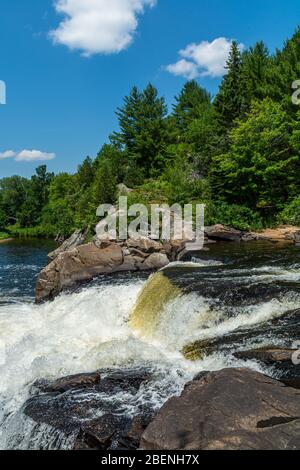 Three Brothers Wasserfälle Naturschutzgebiet Haliburton County Kinmount Ontario Kanada Im Sommer Stockfoto