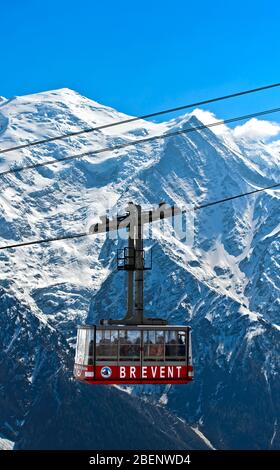 Die Hütte der Brevent Seilbahn fährt auf das Mont Blanc Massiv, Planpraz, Chamonix, Haute-Savoie, Frankreich Stockfoto