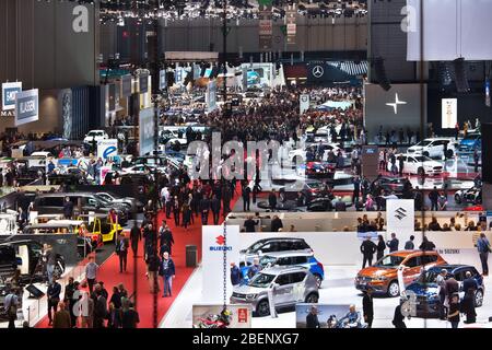 GENF, SCHWEIZ - 6. März 2018: Blick auf die Ausstellungshallen von Palexpo während des 88. Internationalen Automobilsalon in Genf Stockfoto