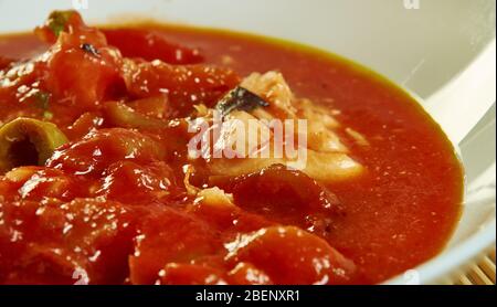 Chinesischer Hecht mit Gemüse und Sauce Stockfoto