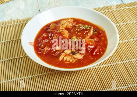 Chinesischer Hecht mit Gemüse und Sauce Stockfoto