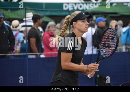 Angelique Kerber aus Deutschland, die 2019 in Eastbourne, Devonshire Park praktiziert. Angie ist eine ehemalige Nummer 1 Tennisspielerin auf der WTA Tour Stockfoto