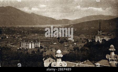 Vue generale sur Aix-les-bains et le lac du Bourget en Savoie (Blick über Aix-les-Bains und Bourget See) Carte postale vers 1910 Collection privee Stockfoto