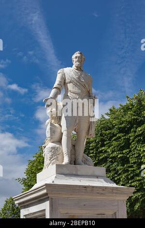 Statue von König Heinrich IV. Von Frankreich auf dem Place Royale, Pau, Pyrénées-Atlantiques, Nouvelle-Aquitaine, Frankreich. Henri IV., 1553 - 1610, wurde in Pau geboren. Stockfoto