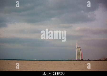 Burj al arab Hotel in Dubai während des Tages Stockfoto